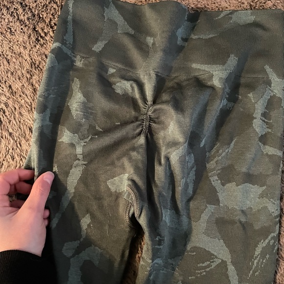Camo gymshark booty scrunch leggings - Picture 2 of 4